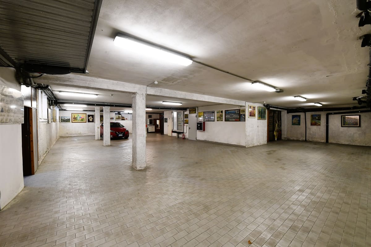 Garage coperto interno dell'Hotel Criniera d'Oro